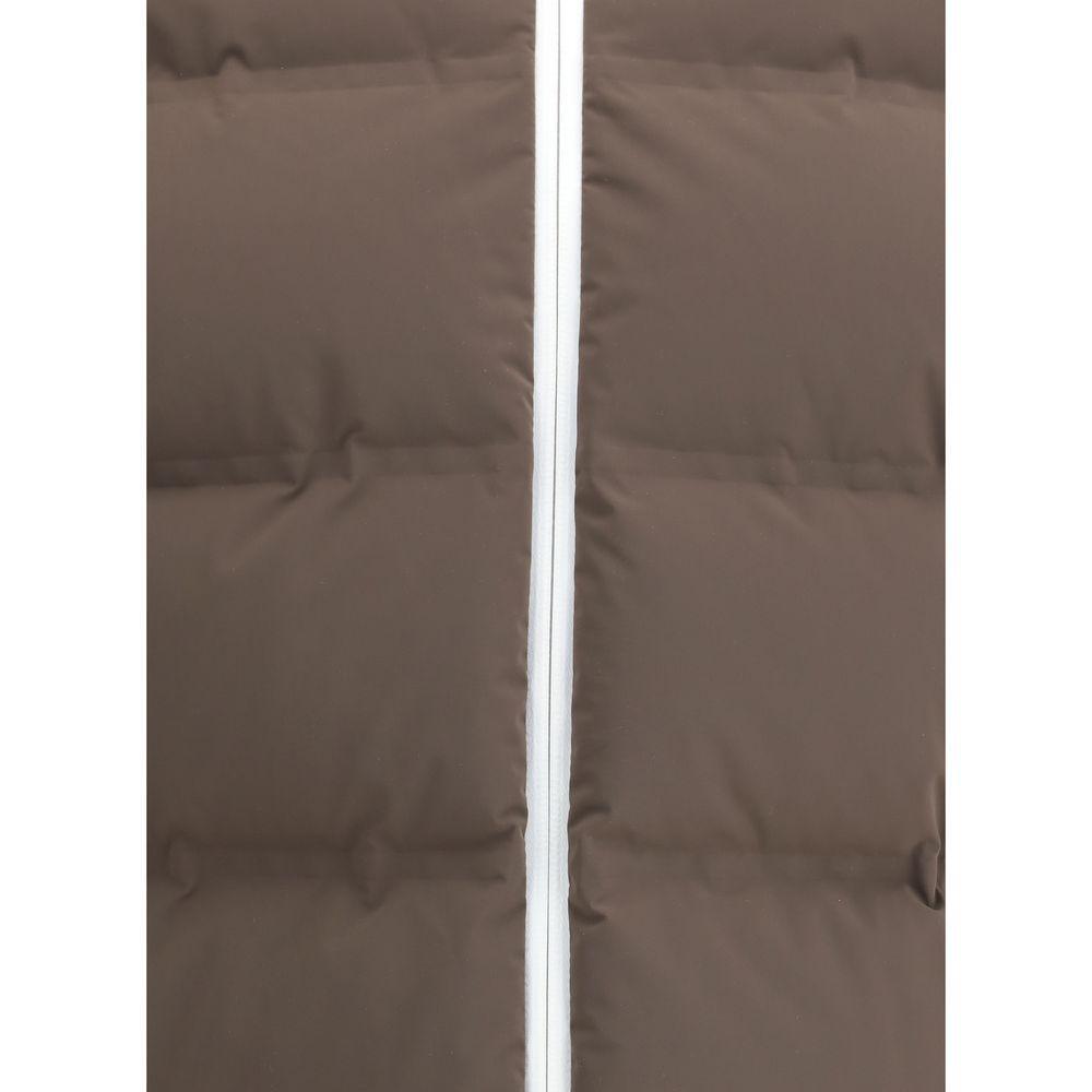 Front view with bag zipped and handles upright.
