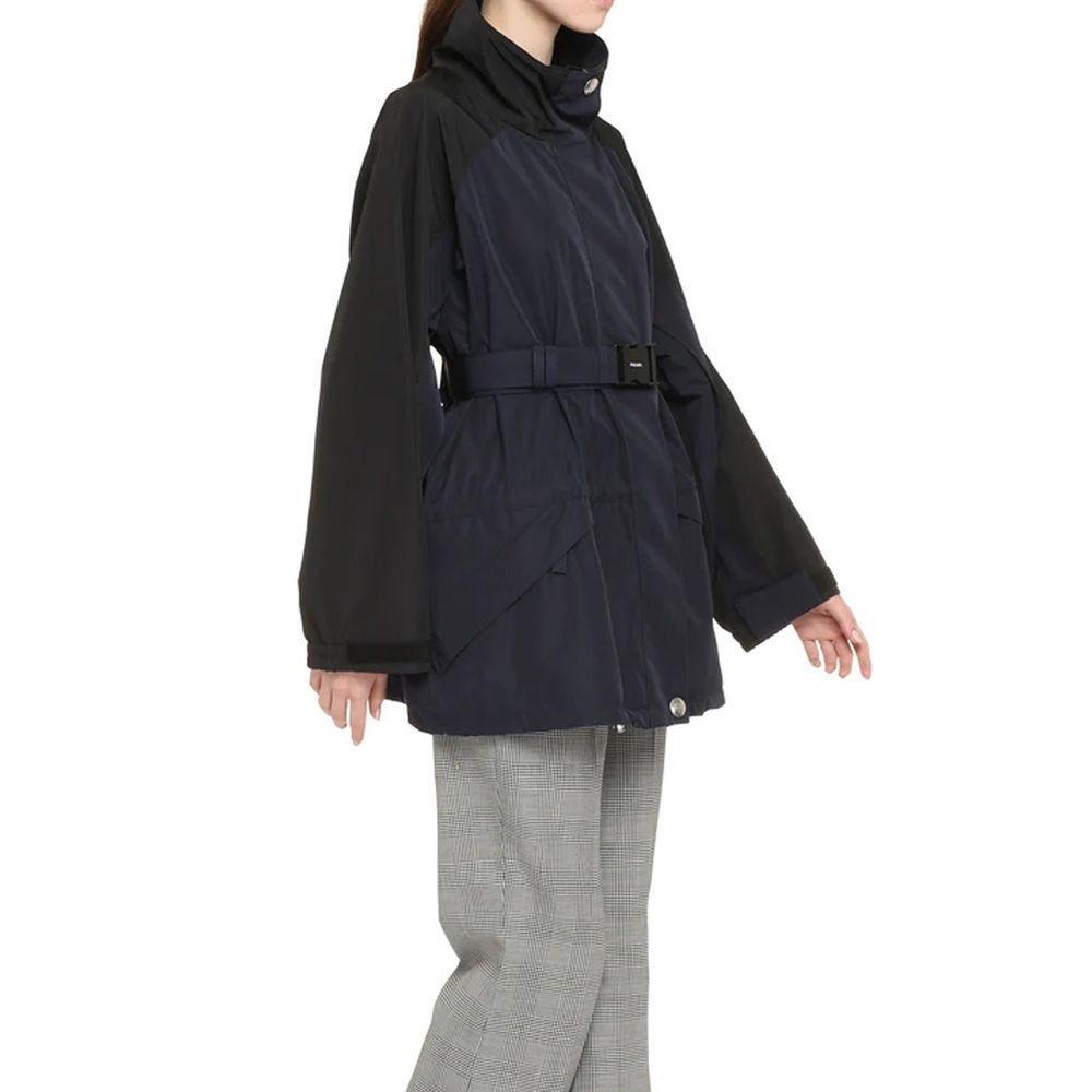 Front view with bag zipped and handles upright.